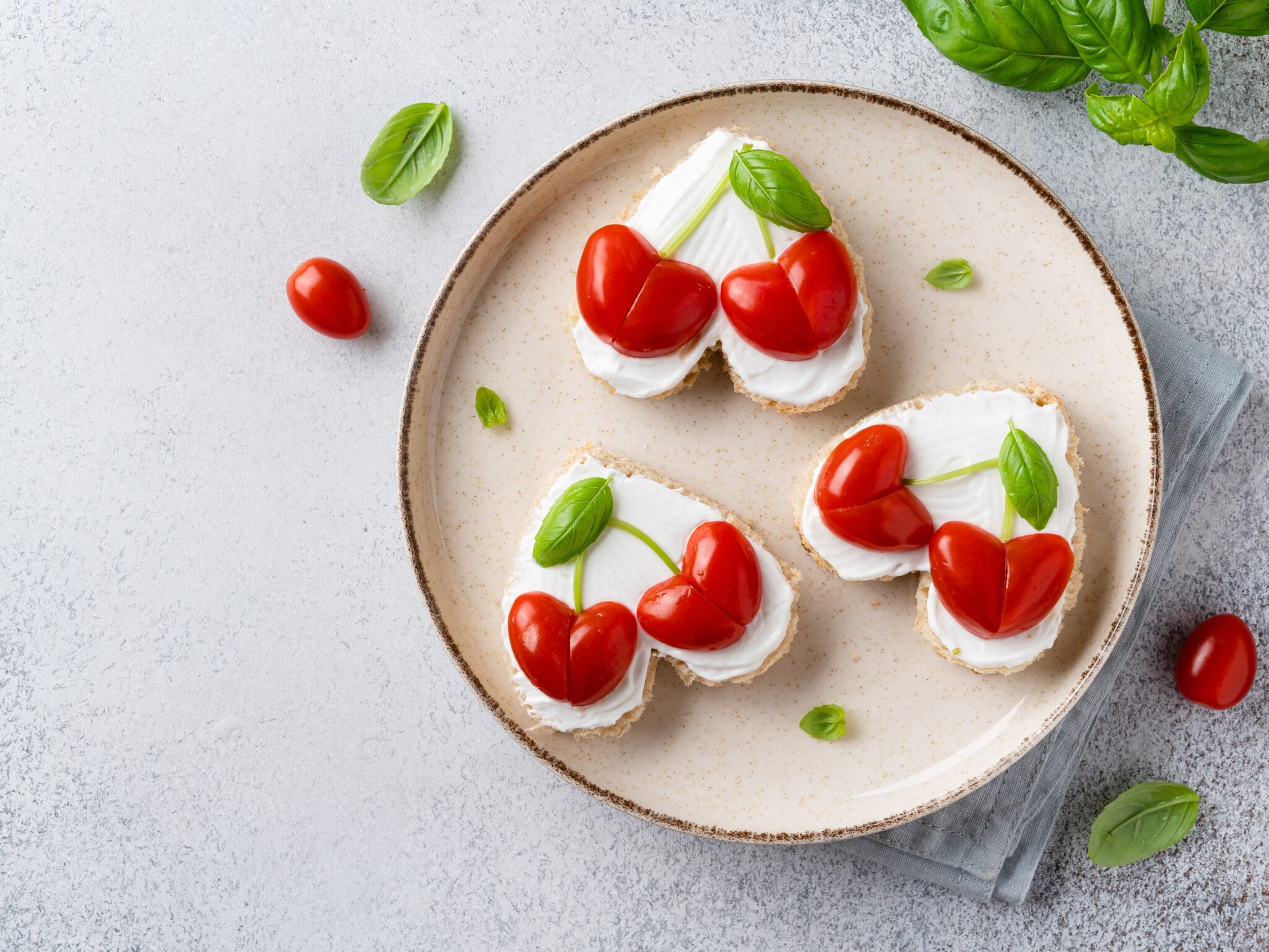 Heart,Shaped,Sandwiches,With,Cherry,Hearts,Made,Of,Tomatoes,,Basil Heart-healthy plate of food